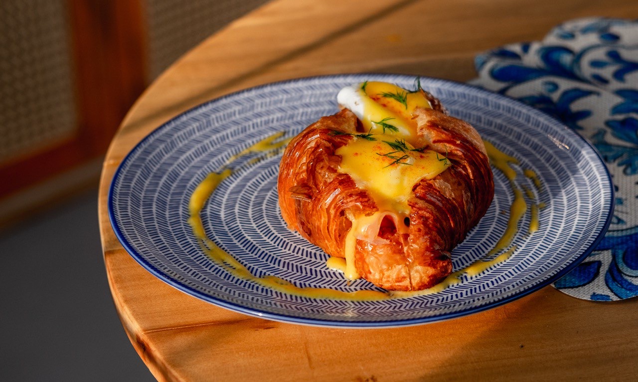 Salmon croissant with hollandaise